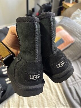 UGG Black Short Shearling-Trim Boots